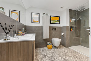 En-suite (Bed 1)- click for photo gallery